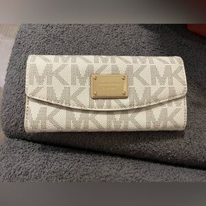Michael Kors Cream Wallet